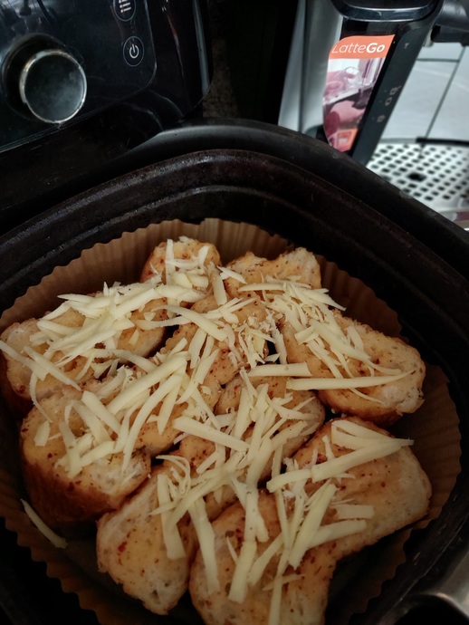Airfryerde Yumurtalı Kaşarlı Ekmek Nasıl Yapılır?