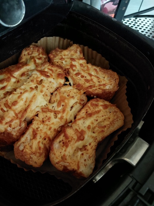 Airfryerde Yumurtalı Kaşarlı Ekmek Nasıl Yapılır?