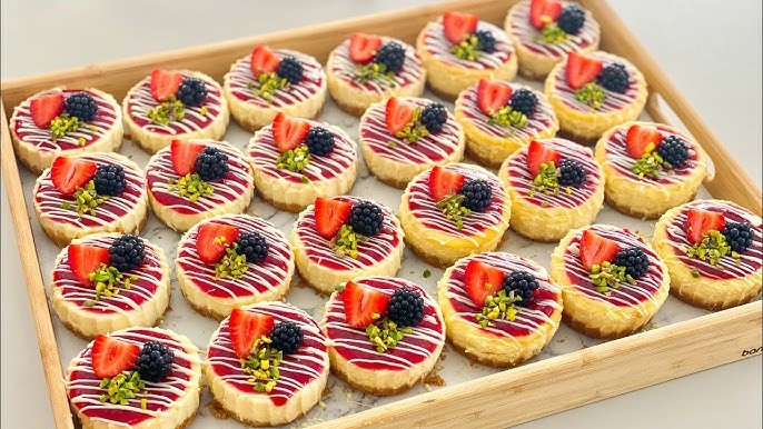 Tatlı İsteğinizi Anında Bastıracak Lezzet: Çilekli Mini Cheesecakes!
