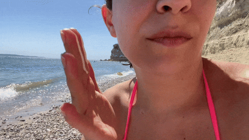 Güneşin keyfini çıkarırken zararlı ışınlardan korunuyorum. ☀️