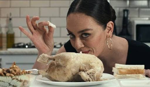 Kara Mizah Bir Film :Sofra Sırları Filminin Ana Teması Nedir Ve Bu Tema Nasıl İşlenmiştir?