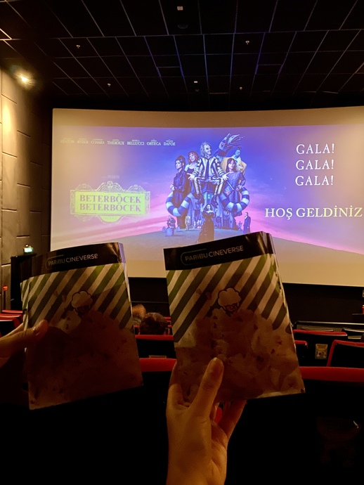 Korku Mevsimi Erken Geliyoooor! 🤡 👻 Tim Burton Yapımı Efsane Film Beterböcek 2’nin Galasına Katıldım! 🎬
