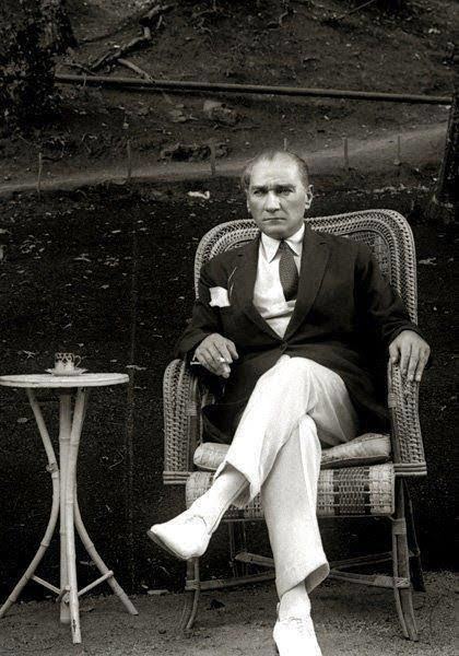 Atatürk Sevgisi: Neden Mustafa Kemal Atatürk, Türk Milleti İçin Özel Bir Anlama Sahiptir?