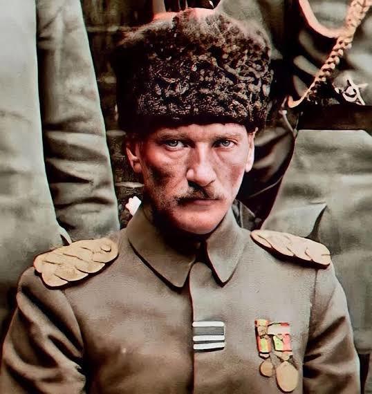 Atatürk Sevgisi: Neden Mustafa Kemal Atatürk, Türk Milleti İçin Özel Bir Anlama Sahiptir?