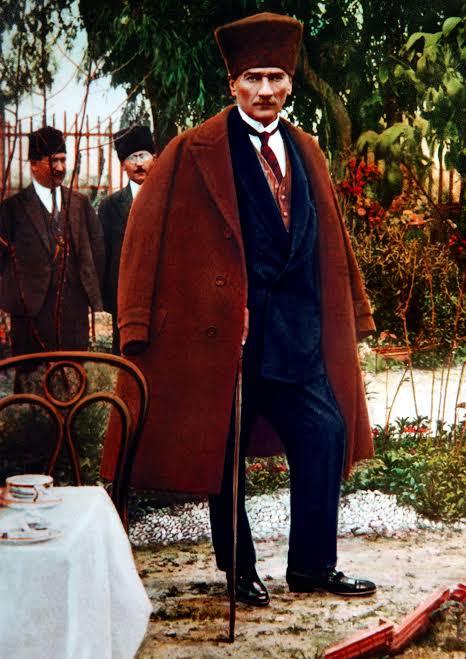 Atatürk Sevgisi: Neden Mustafa Kemal Atatürk, Türk Milleti İçin Özel Bir Anlama Sahiptir?