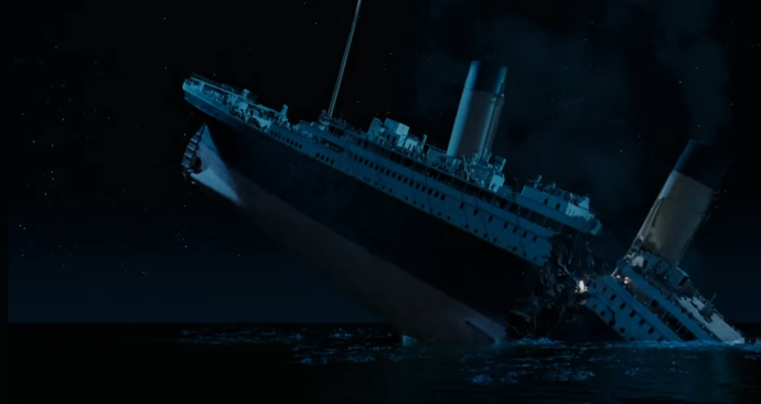 Burada titanic kırılıyor ve 60 bin ton ağırlığındaki popo suda yüzen insanların üzerine düşüyor