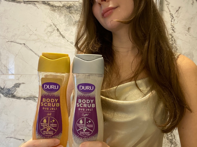 Güzelliğimin Merkezi İle Tanışın! Karşınızda İnci Tozu Peeling Tanecikleri ile Cildimi Işıl Işıl Yapan Duş Jeli!
