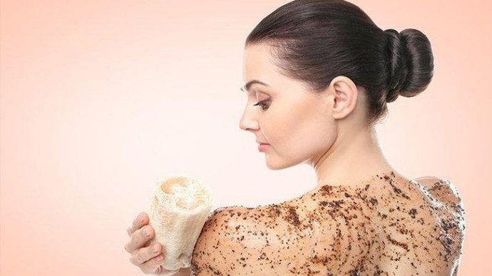 Peeling ile cildinizi daha yumuşak yaparak pürüzsüz bir görünüm elde edebilirsiniz.