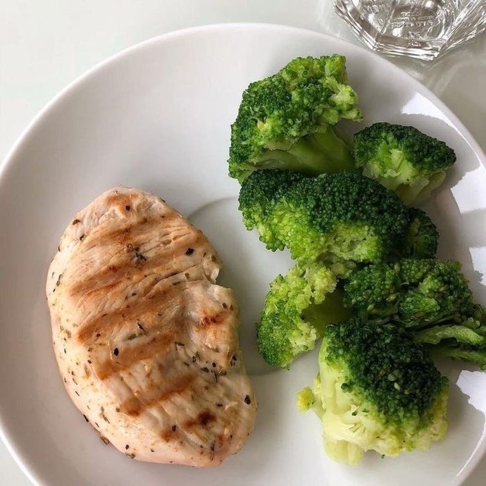 Sağlıklı beslenme cildimizi daha güzel bir görünüme sahip olmasını sağlar.🍅🍆🥕