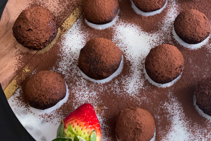 Mutfağa Girmeye Üşenenlere: Sadece 3 Malzemeyle Yapabileceğin 3 Tatlı Tarifi! 🍫🍰👩🍳