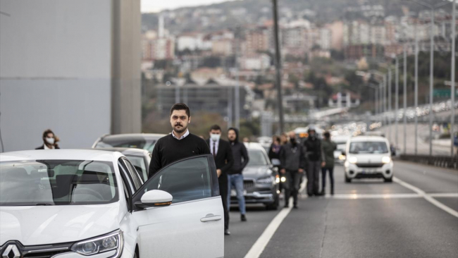 Bir Millet, Bir Yürek: Tüm Türkiye 9’u 5 Geçe Ata’sına Sonsuz Saygı Duruşunda🖤