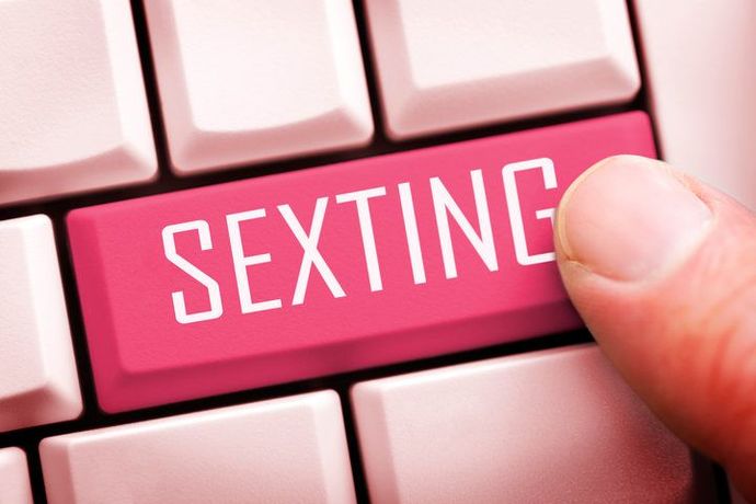 Sanal Alemin En Ateşli Sohbeti (Sexting) İlişkilerinde Cinsel İletişimin Rolü