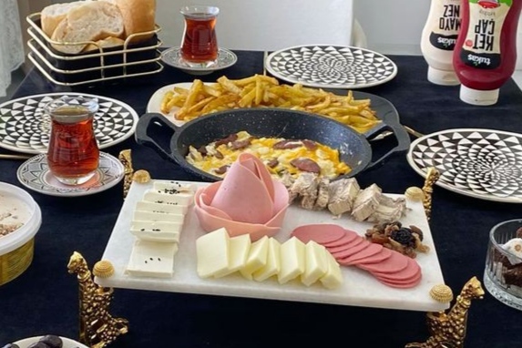 Serpme kahvaltı