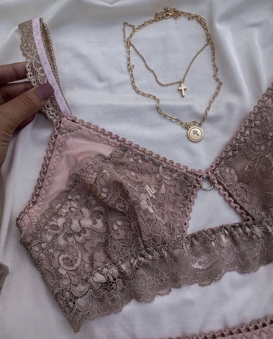 İç giyim için kullanılan bralet.