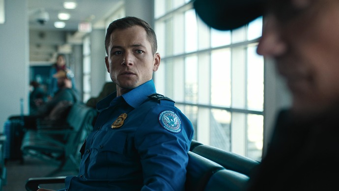 Netflix’in Uçak Gerilim Filmi: Carry-On!