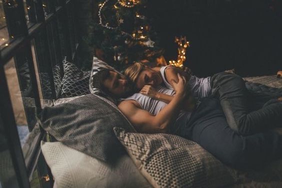Yeni Yılda Yatak Odanıza Tutku Getirin: Cinsel Hayatınızı Renklendirecek İpuçları 🔥❤️