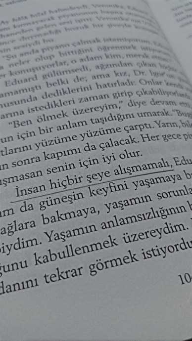 Hayatı Sorgulatan Bir Kitap: Veronika Ölmek İstiyor”