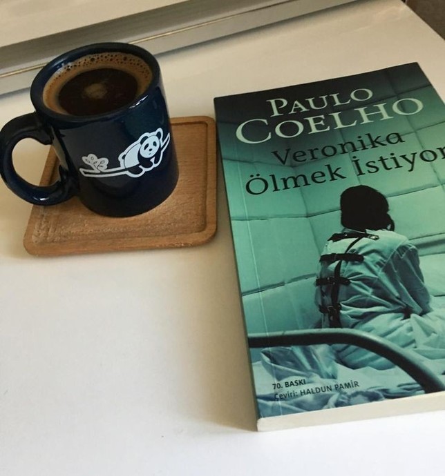 Hayatı Sorgulatan Bir Kitap: Veronika Ölmek İstiyor”