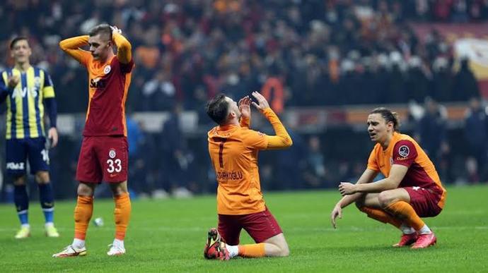 Tribün 1. Bölüm: Ligde Son Durum, Hakemler ve Sürprizler...