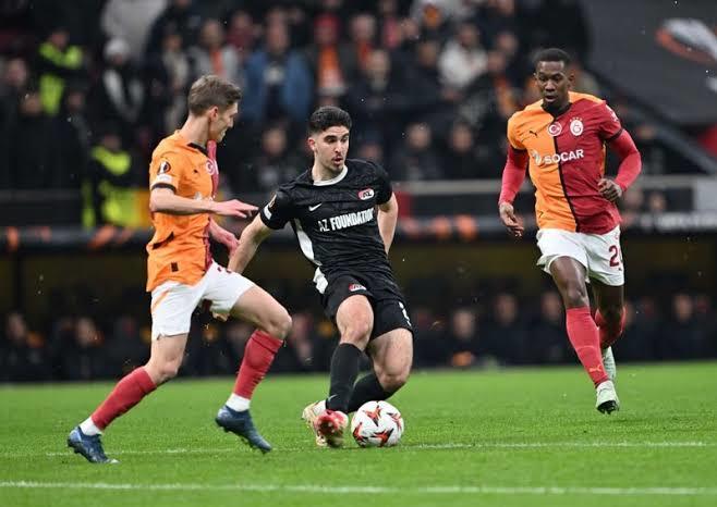 Tribün 3. Bölüm: Derbide Yabancı Hakem, Hollanda Takımları, Son 16 Turu Eşleşmeleri...