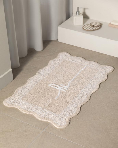 Banyo Paspası Seçimi: Konforlu ve Şık Banyonun Anahtarı