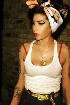 Stil İkonu Amy Winehouse Ve Onun Sıra Dışı Kombinleri!