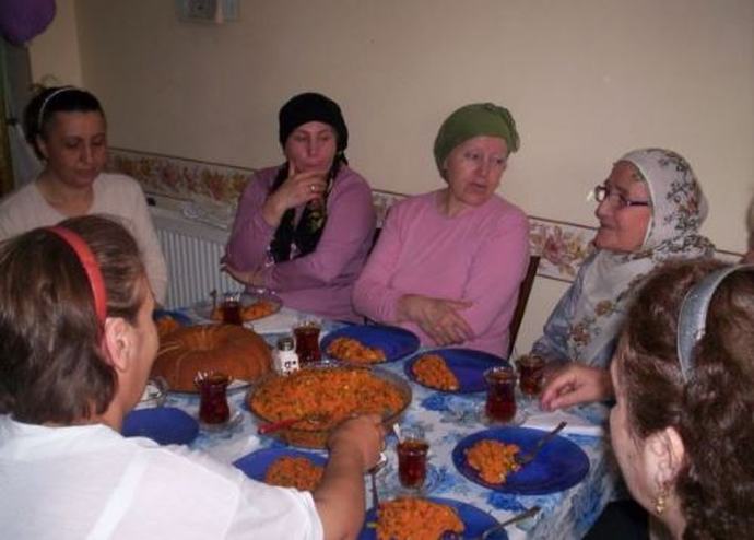 Sürekli torunundan bahseden teyze.
