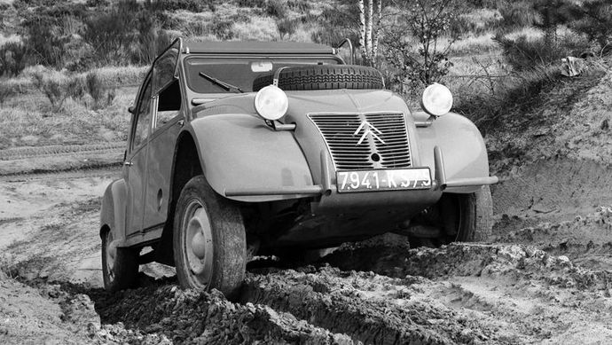 Dünyanın Çift Motorlu İlk Otomobili: Citroen 2CV Sahara