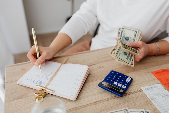 Genç Yaşta Bütçe Yönetimi: Paran Senden Akıllı Olmasın 😅💸