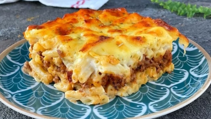 Fırında Etli ve Sebzeli Beşamel Soslu Makarna Tarifi