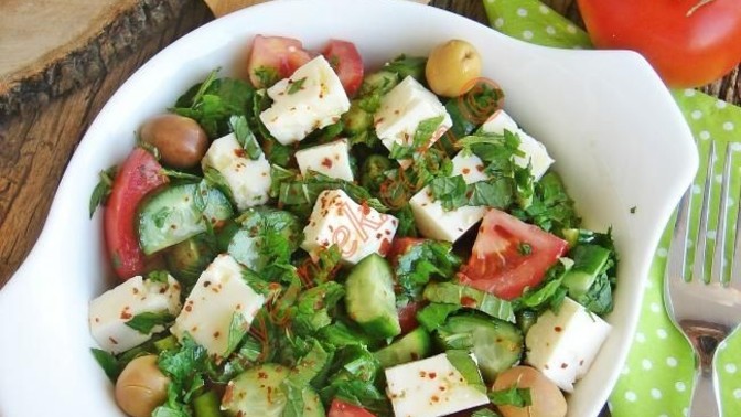 Ferah ve Pratik Roka Salatası Nasıl Hazırlanır?