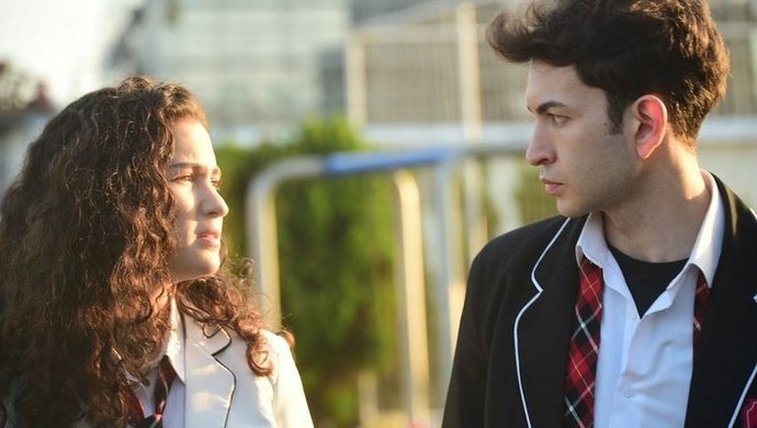 İlişkilerde Fedakârlık mı, Kendinden Vazgeçmek mi? Nerede Durmalıyız?