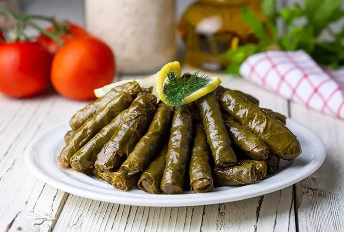 🍃 Zeytinyağlı Yaprak Sarma Tarifi (Asma Yaprağıyla)