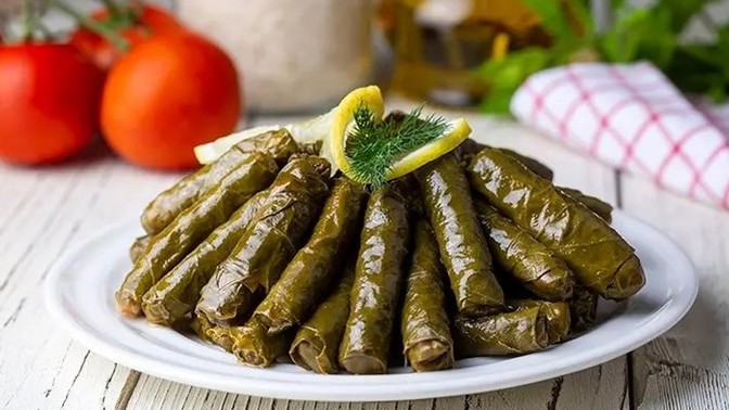 🍃 Zeytinyağlı Yaprak Sarma Tarifi (Asma Yaprağıyla)