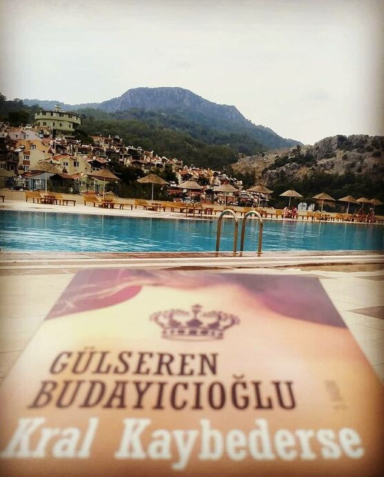Plajda Kitap Sevenlere: Sürükleyici 5 Yaz Romanı 📚