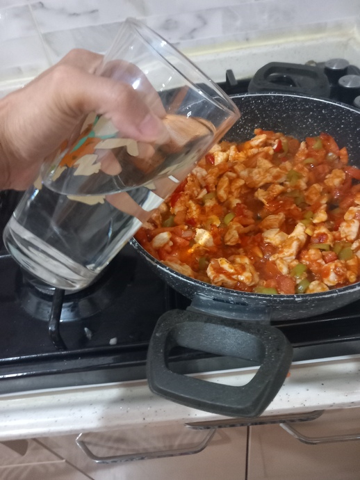 Bazen Ana Yemek Bazen Davet Sofralarında Eşlikçi Olarak Kullandığım Kurtarıcı Bir Yemek Olan Tavuk Sote Tarifiyle Geldim 🥳