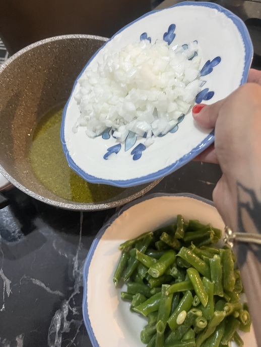 Havalar Çok Sıcak Yemek Yenmiyor: Bir Yemek Yapıp İki Gün Yeme Günlerine Geldik 🤭Gelin Zeytinyağlı Fasulye Yapalım!