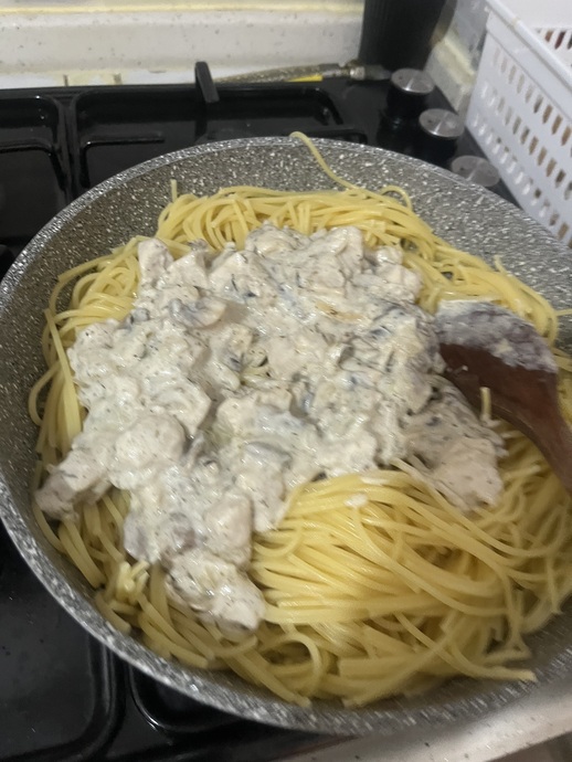 Kremalı , Mantarlı Ve Tavuklu Makarna ❤️ Farklı Bir Lezzet Arayanlar İçin Oldukça Lezzetli Bir Tarif İle Geldim! 🥳🫶🏻