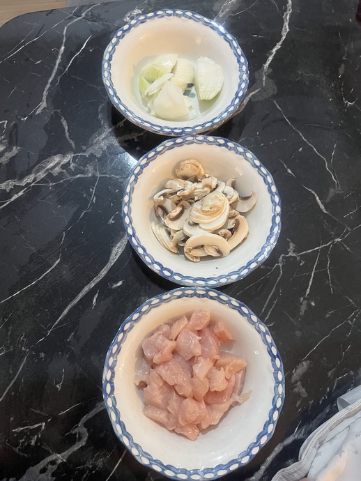 Kremalı , Mantarlı Ve Tavuklu Makarna ❤️ Farklı Bir Lezzet Arayanlar İçin Oldukça Lezzetli Bir Tarif İle Geldim! 🥳🫶🏻