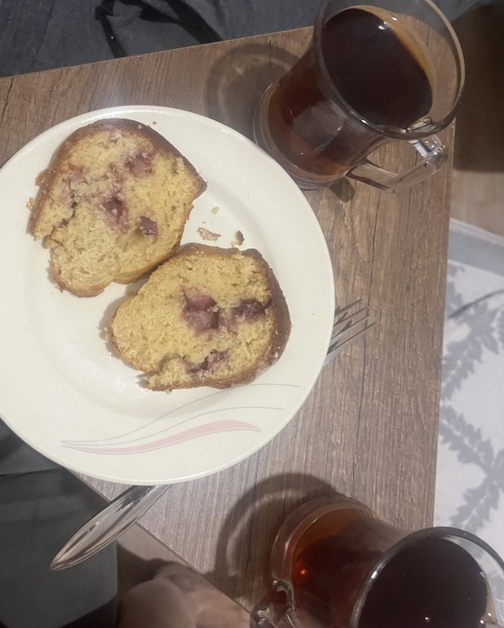 Yağmur Bu Sıcakta Sen Nasıl Mutfağa Giriyorsun Dediğini Duyar Gibiyim.🤭 Çok Lezzetli Çilekli Kek Yaptım Ben 🥳