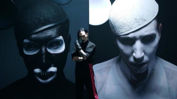 Hitler'in Gizli Arşivini Aşırı Gerçekçi Resimlerle Dünyaya Tanıtan Ressam: Gottfried Helnwein 