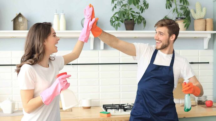 🏠 Hafta İçi Ev Temizliği Mümkün mü? Çalışanlar İçin Akıllı Tüyolar