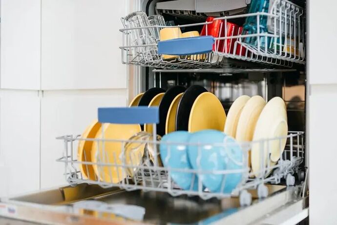 🏠 Hafta İçi Ev Temizliği Mümkün mü? Çalışanlar İçin Akıllı Tüyolar