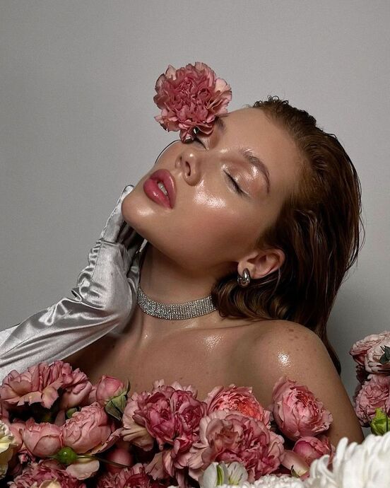 💄 Makyaj Yapmak Zayıflık Değil, Güçtür!