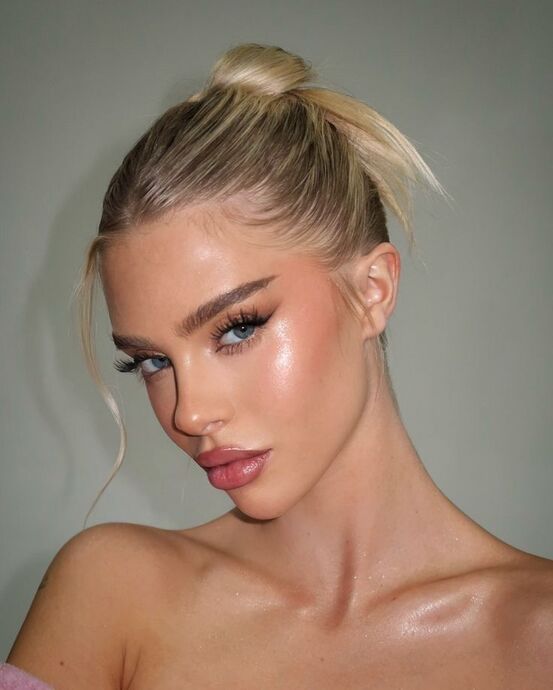 💄 Makyaj Yapmak Zayıflık Değil, Güçtür!