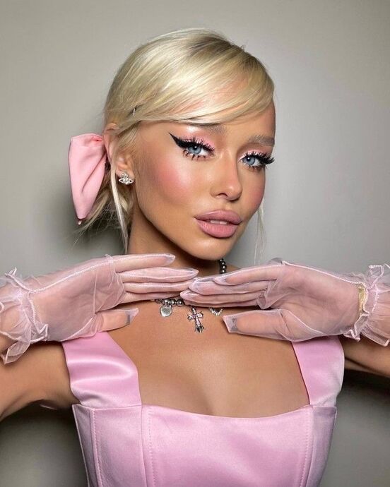 💄 Makyaj Yapmak Zayıflık Değil, Güçtür!