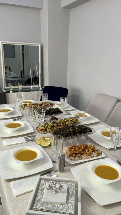 🍲 Yemek Dediğin Sadece Karın Doyurmaz, Ruhuna da Dokunur