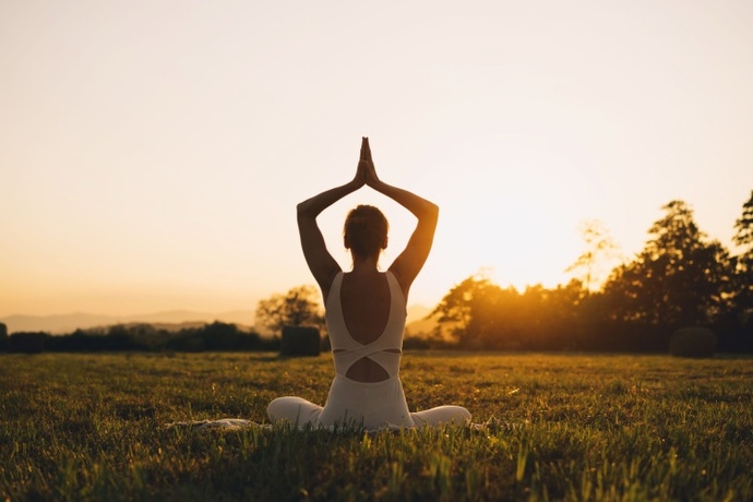 “Bir Nefes Kadar Yakın: Gündelik Meditasyon Ritüeli”