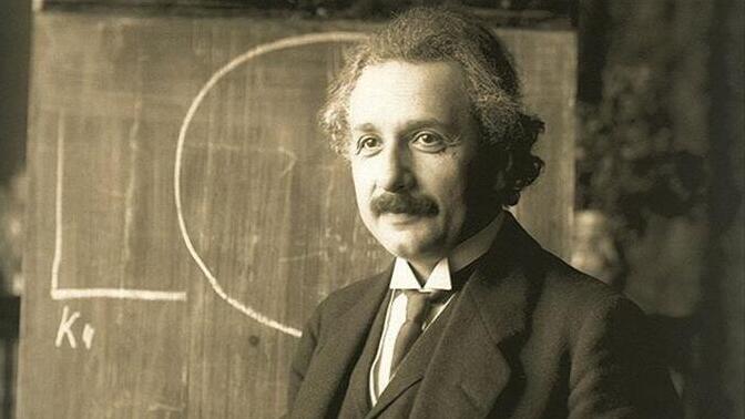 Kuantum Dünyasında Neler Oluyor? Einstein’ı Dehşete Düşüren Teori ve “Tanrı Zar Atmaz” Meselesi!