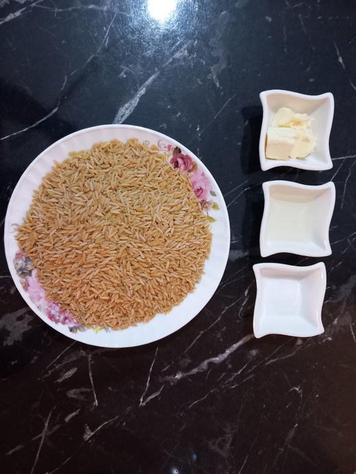 Bugün Mutfağa Girdim, Şöyle Mis Gibi Kokacak Bir Şehriyeli Pilav Yapmaya Karar Verdim!